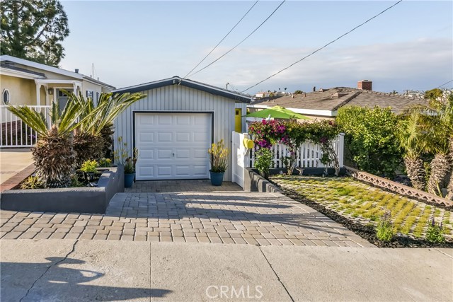 1619 Lomax Lane, Redondo Beach, California 90278, 3 Bedrooms Bedrooms, ,1 BathroomBathrooms,Residential,Sold,Lomax,PV19059758