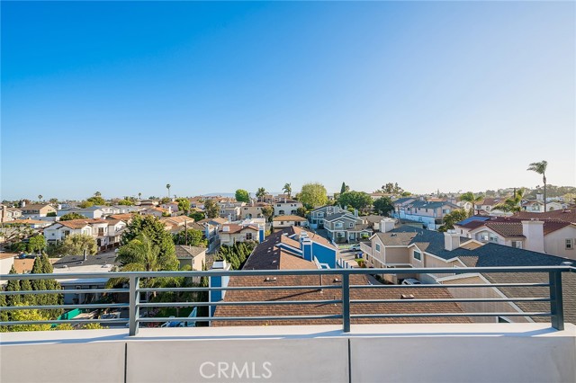 1920 Gates Ave, Redondo Beach, California 90278, 4 Bedrooms Bedrooms, ,4 BathroomsBathrooms,Residential,Sold,Gates Ave,SB21054568