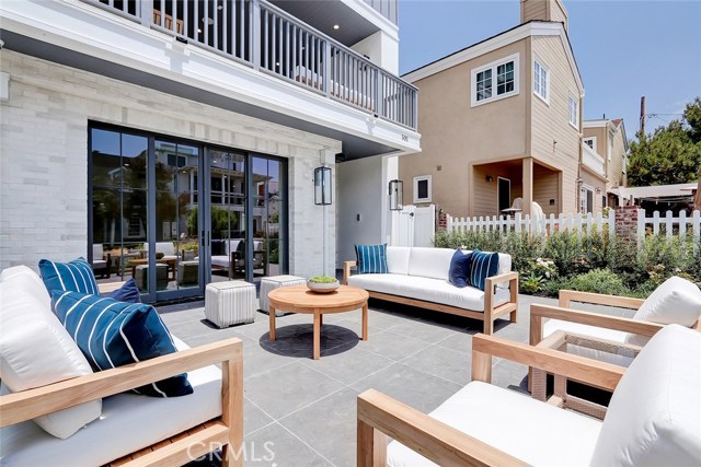 501 8th Street, Manhattan Beach, California 90266, 5 Bedrooms Bedrooms, ,2 BathroomsBathrooms,Residential,Sold,8th,SB20129717