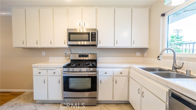 1321 Beryl Street, Redondo Beach, California 90277, 2 Bedrooms Bedrooms, ,2 BathroomsBathrooms,Residential,Sold,Beryl,SB20091462