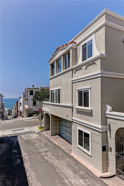 301 15th Place, Manhattan Beach, California 90266, 4 Bedrooms Bedrooms, ,3 BathroomsBathrooms,Residential,Sold,15th,SB17196674