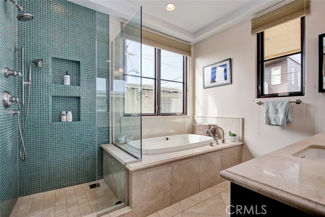 320 33rd Place, Manhattan Beach, California 90266, 3 Bedrooms Bedrooms, ,3 BathroomsBathrooms,Residential,Sold,33rd,SB21043576