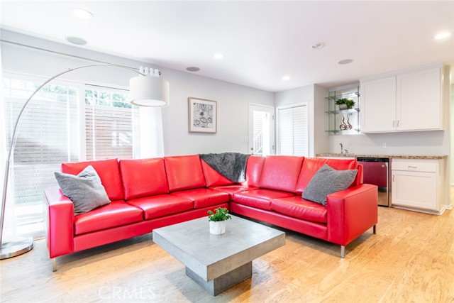 706 Serpentine Street, Redondo Beach, California 90277, 4 Bedrooms Bedrooms, ,2 BathroomsBathrooms,Residential,Sold,Serpentine,SB21039323