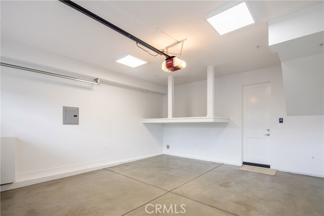 GARAGE WITH STORAGE AND DIRECT ENTRY TO HOME