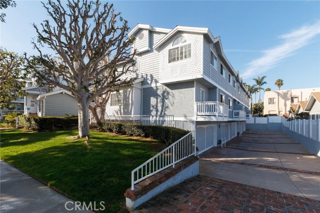 105 Broadway, Redondo Beach, California 90277, 3 Bedrooms Bedrooms, ,2 BathroomsBathrooms,Residential,Sold,Broadway,SB19046740