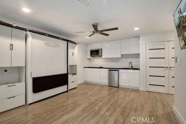 2031 Hillcrest Drive, Hermosa Beach, California 90254, 3 Bedrooms Bedrooms, ,4 BathroomsBathrooms,Residential,Sold,Hillcrest,PW20026303