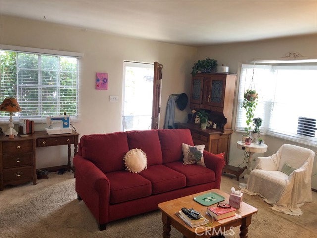 1032 Juanita Ave - Livingroom