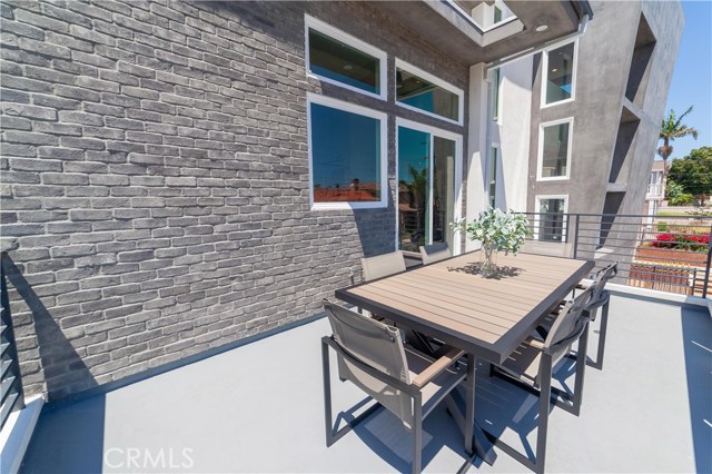 2713 Carnegie Lane, Redondo Beach, California 90278, 4 Bedrooms Bedrooms, ,4 BathroomsBathrooms,Residential,Sold,Carnegie,SB19254558
