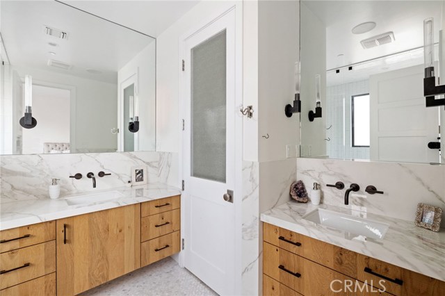535 Avenue B, Redondo Beach, California 90277, 4 Bedrooms Bedrooms, ,3 BathroomsBathrooms,Residential,Sold,Avenue B,SB20169921