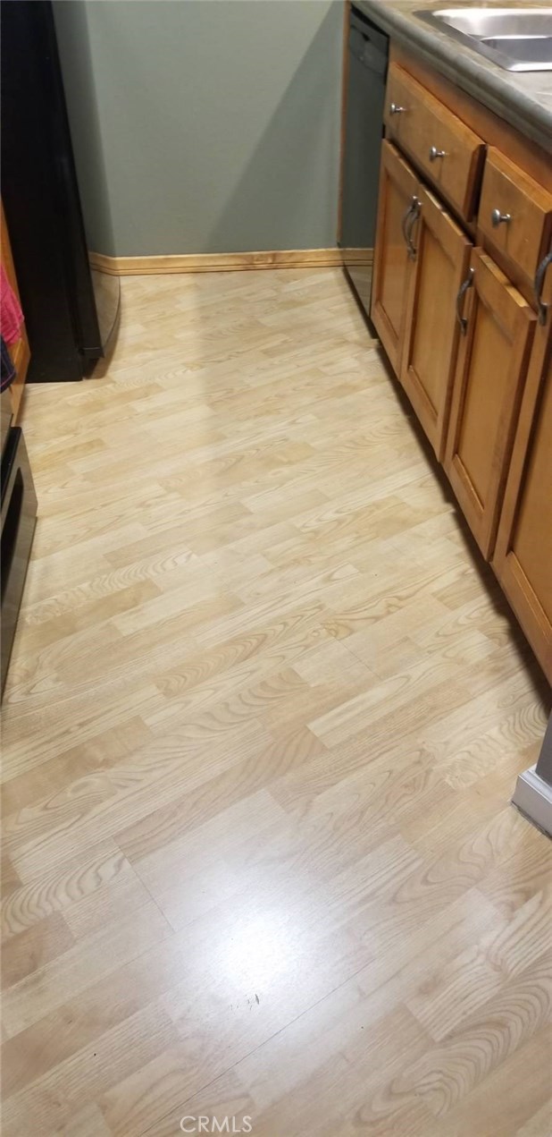 MAPLE LAMINATE FLOORING THROUGH-OUT