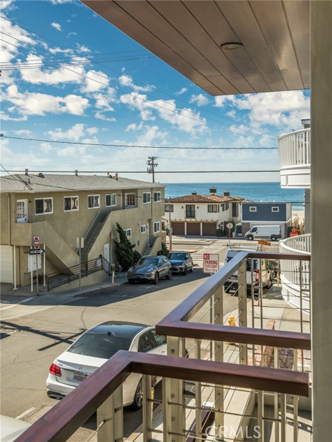 123 28th Street, Hermosa Beach, California 90254, 5 Bedrooms Bedrooms, ,5 BathroomsBathrooms,Residential,Sold,28th,SB21037439