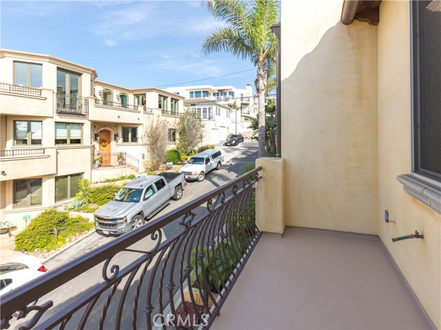 300 28th Street, Manhattan Beach, California 90266, 3 Bedrooms Bedrooms, ,3 BathroomsBathrooms,Residential,Sold,28th,SB20234864