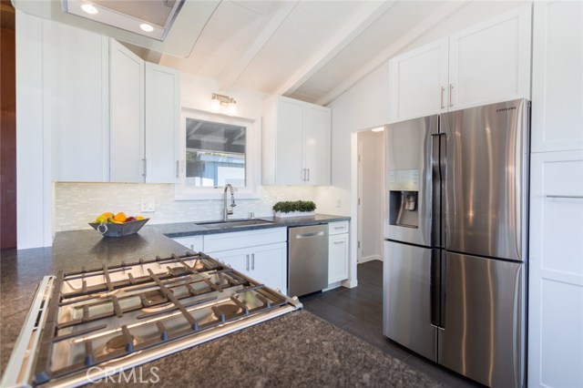 611 Gould Terrace, Hermosa Beach, California 90254, 4 Bedrooms Bedrooms, ,1 BathroomBathrooms,Residential,Sold,Gould,SB17111077