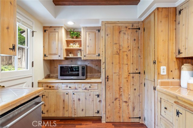 The storage in the hoe seems limitless. With a large pantry, prepping space for added storage, and built-in cabinet perfect for fine china, or everyday dish-ware.