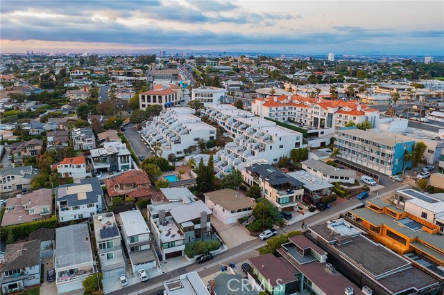 707 24th Place, Hermosa Beach, California 90254, 3 Bedrooms Bedrooms, ,2 BathroomsBathrooms,Residential,Sold,24th,SB21105604