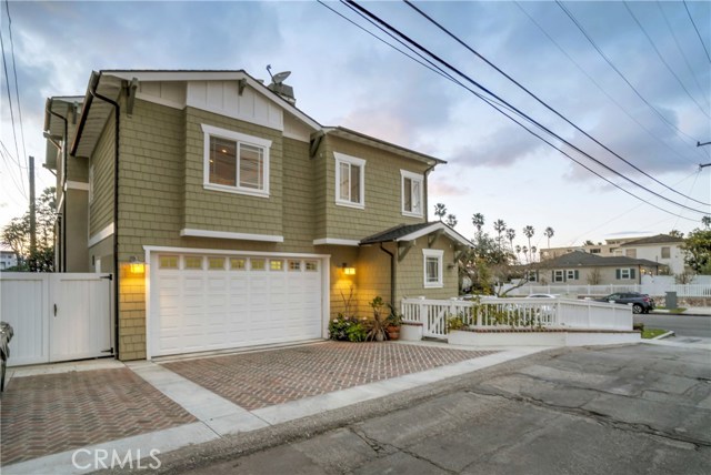 202 Avenue H, Redondo Beach, California 90277, 4 Bedrooms Bedrooms, ,3 BathroomsBathrooms,Residential,Sold,Avenue H,SB18040165