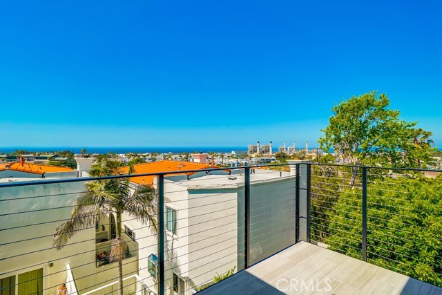 521 Helberta Avenue, Redondo Beach, California 90277, 4 Bedrooms Bedrooms, ,3 BathroomsBathrooms,Residential,Sold,Helberta,SB19088015