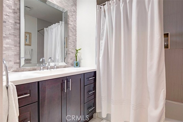 205 Francisca Avenue, Redondo Beach, California 90277, 3 Bedrooms Bedrooms, ,2 BathroomsBathrooms,Residential,Sold,Francisca,SB18035769