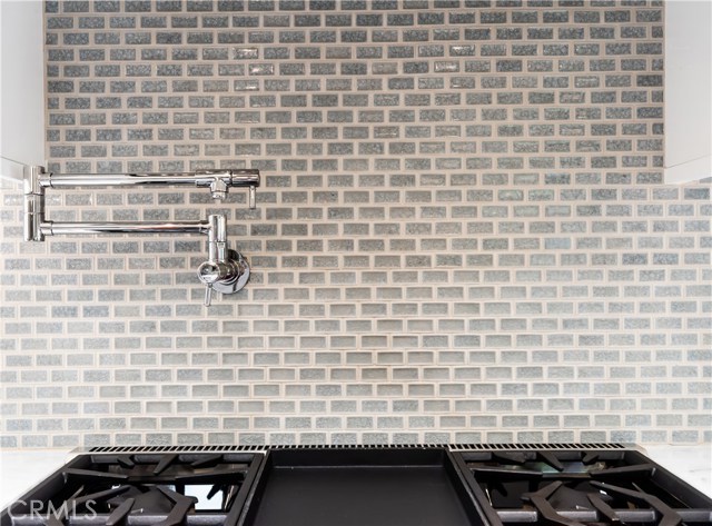 592 33rd Street, Manhattan Beach, California 90266, 3 Bedrooms Bedrooms, ,3 BathroomsBathrooms,Residential,Sold,33rd,SB19082655