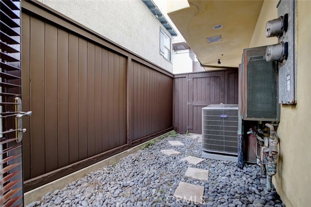 320 33rd Place, Manhattan Beach, California 90266, 3 Bedrooms Bedrooms, ,3 BathroomsBathrooms,Residential,Sold,33rd,SB21043576