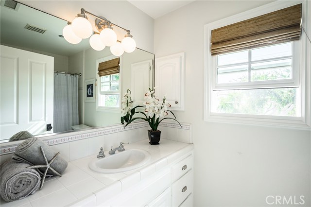 742 27th Street, Manhattan Beach, California 90266, 4 Bedrooms Bedrooms, ,3 BathroomsBathrooms,Residential,Sold,27th,SB19194302