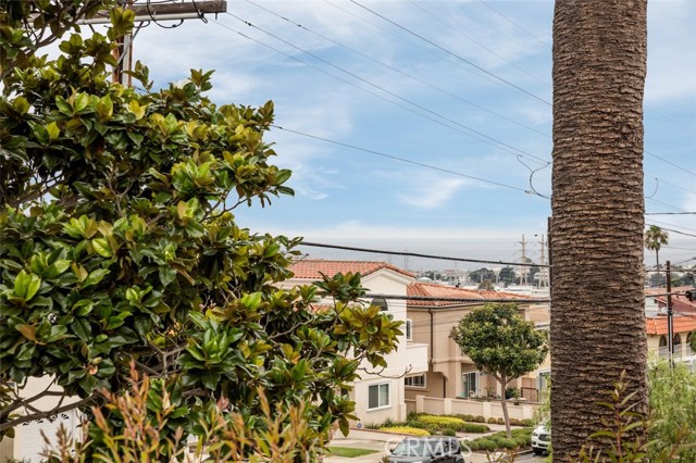 Ocean view from deck and all upper level windows toward the Northwest - sunset sinks into the Pacific Ocean near Malibu. Ocean view from deck and all upper level windows toward the Northwest - sunset sinks into the Pacific Ocean near Malibu.