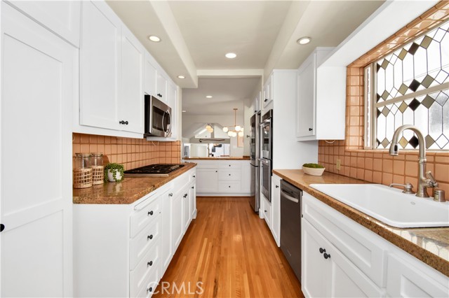 559 Avenue A, Redondo Beach, California 90277, 4 Bedrooms Bedrooms, ,2 BathroomsBathrooms,Residential,Sold,Avenue A,PV21028743