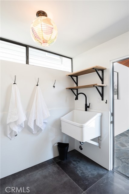 587 36th Street, Manhattan Beach, California 90266, 3 Bedrooms Bedrooms, ,2 BathroomsBathrooms,Residential,Sold,36th,SB21105044