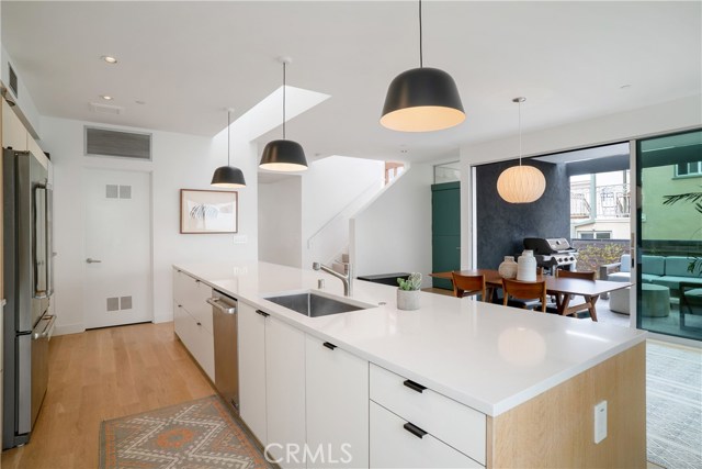 1150 Rowell Avenue, Manhattan Beach, California 90266, 3 Bedrooms Bedrooms, ,1 BathroomBathrooms,Residential,Sold,Rowell,SB19060647