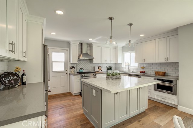 417 Susana Avenue, Redondo Beach, California 90277, 4 Bedrooms Bedrooms, ,2 BathroomsBathrooms,Residential,Sold,Susana,SB20152659