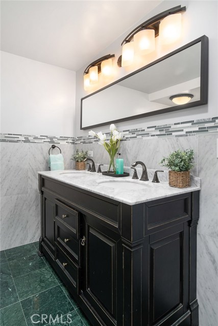 1 Bed Home for Sale in Los Angeles, California