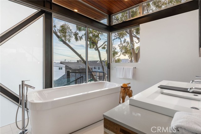 464 34th Street, Manhattan Beach, California 90266, 4 Bedrooms Bedrooms, ,3 BathroomsBathrooms,Residential,Sold,34th,SB21028091