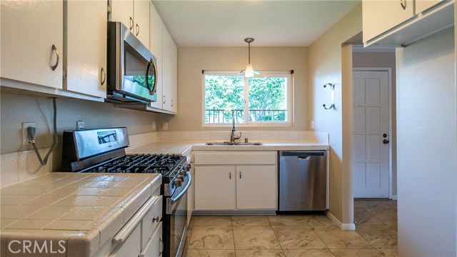 1321 Beryl Street, Redondo Beach, California 90277, 2 Bedrooms Bedrooms, ,2 BathroomsBathrooms,Residential,Sold,Beryl,SB20091462