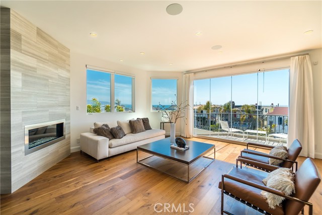 2524 Manhattan Avenue, Hermosa Beach, California 90254, 5 Bedrooms Bedrooms, ,3 BathroomsBathrooms,Residential,Sold,Manhattan,SB18096858