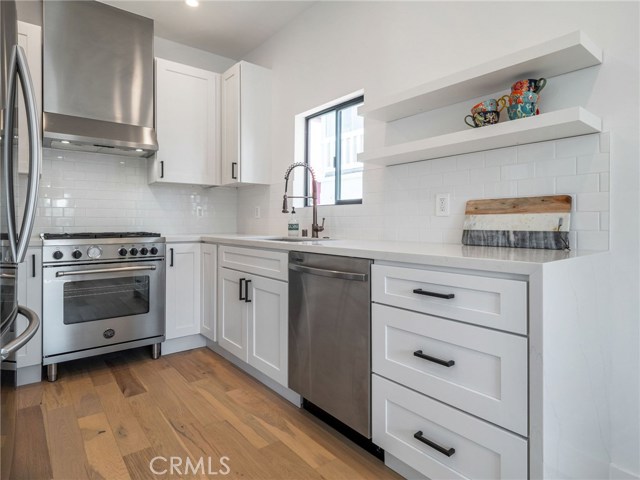 1131 19th Street, Hermosa Beach, California 90254, 2 Bedrooms Bedrooms, ,1 BathroomBathrooms,Residential,Sold,19th,SB20249422