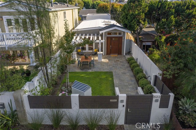 Front view of property.