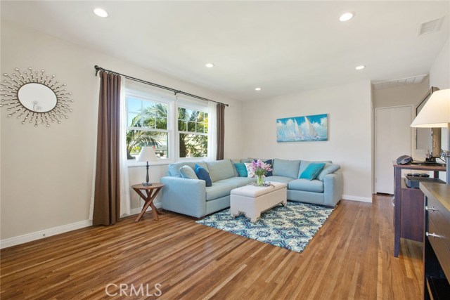1900 Gates Avenue, Redondo Beach, California 90278, 3 Bedrooms Bedrooms, ,1 BathroomBathrooms,Residential,Sold,Gates,SB17065989