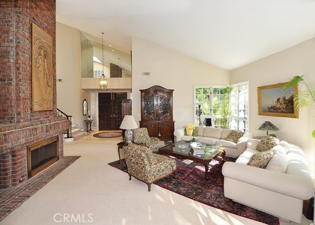Living Room with 2-way Fireplace