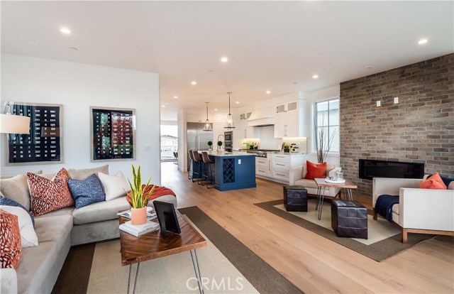 653 13th Street, Manhattan Beach, California 90266, 4 Bedrooms Bedrooms, ,2 BathroomsBathrooms,Residential,Sold,13th,SB19011414