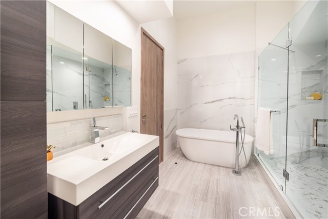 2713 Carnegie Lane, Redondo Beach, California 90278, 4 Bedrooms Bedrooms, ,4 BathroomsBathrooms,Residential,Sold,Carnegie,SB19228634