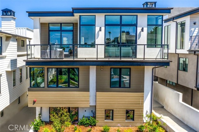 939 15th Street, Hermosa Beach, California 90254, 4 Bedrooms Bedrooms, ,5 BathroomsBathrooms,Residential,Sold,15th,SB21011635