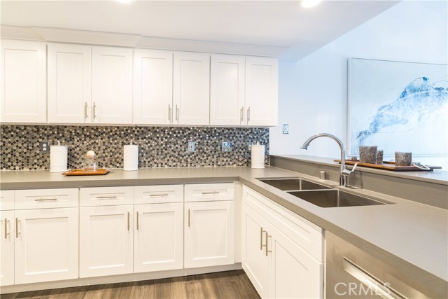 Quartz countertop with Hansgrohe  faucet