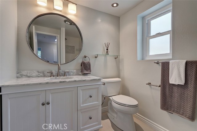 Nice updated secondary bathroom!