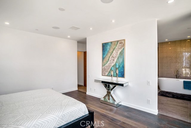 945 7th Street, Hermosa Beach, California 90254, 4 Bedrooms Bedrooms, ,3 BathroomsBathrooms,Residential,Sold,7th,SB19140226