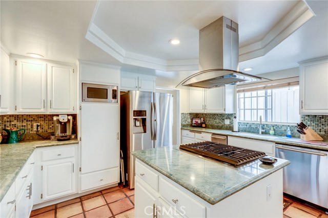 121 Helberta Avenue, Redondo Beach, California 90277, 3 Bedrooms Bedrooms, ,2 BathroomsBathrooms,Residential,Sold,Helberta,SB18224555