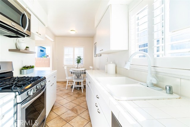 1600 Spreckels Lane, Redondo Beach, California 90278, 3 Bedrooms Bedrooms, ,2 BathroomsBathrooms,Residential,Sold,Spreckels,SB19058149