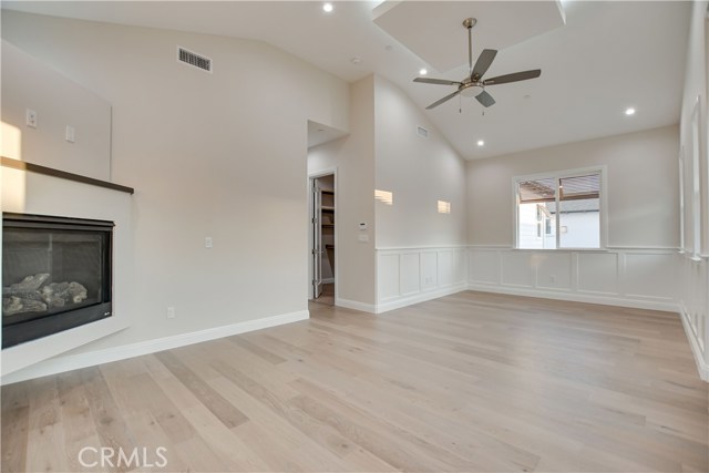 MASTER WITH ADDITIONAL SEATING