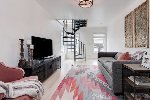228 28th Place, Manhattan Beach, California 90266, 2 Bedrooms Bedrooms, ,1 BathroomBathrooms,Residential,Sold,28th,SB20164301