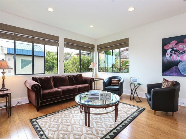 812 Juanita Avenue, Redondo Beach, California 90277, 5 Bedrooms Bedrooms, ,4 BathroomsBathrooms,Residential,Sold,Juanita,SB17114453