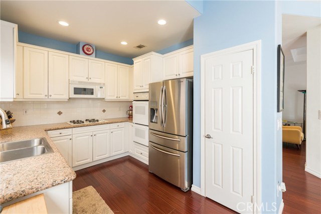Granite Counters, Gas Cooktop, Double Wall Oven
